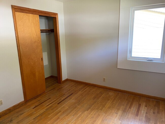 Building Photo - 1209 N Busey Ave