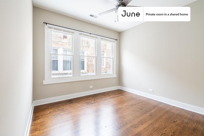 Foto del edificio - Private bedroom in 3 bed/1 bath Home