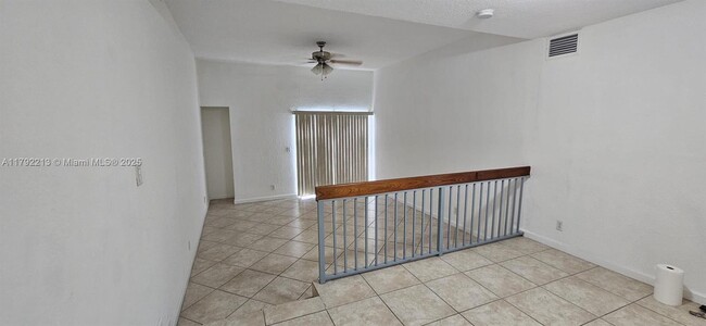 Foto del edificio - 2542 Riverside Dr
