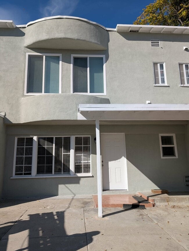 Building Photo - 827 Laveta Ter