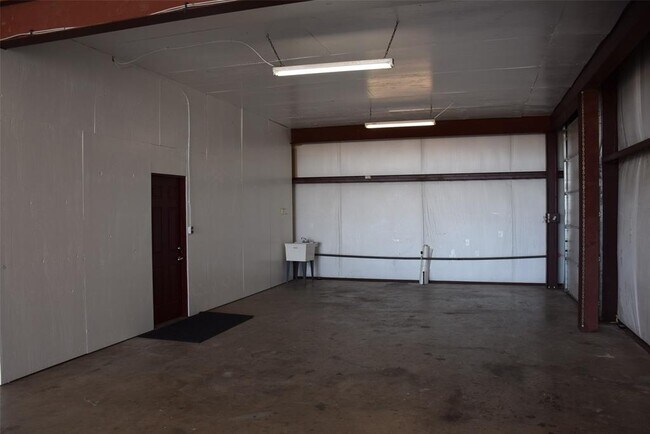 Foto del edificio - 664 Aviator Dr