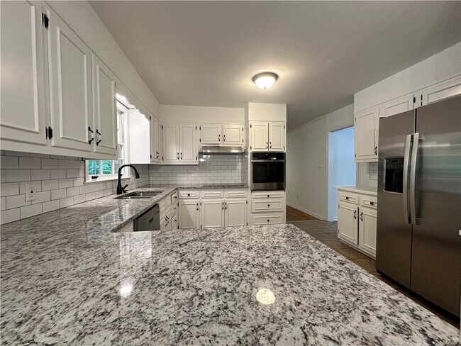 Building Photo - 4794 Cambridge Dr
