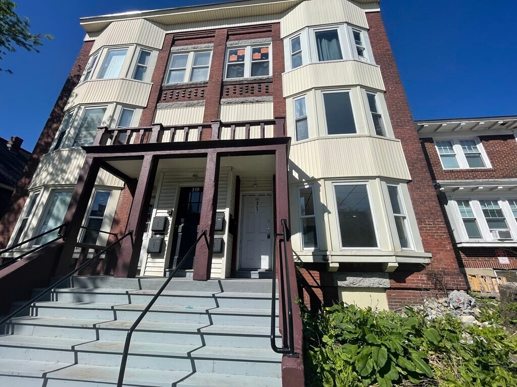 359 Water St Unit 2R, Fitchburg, MA 01420 Room for Rent in Fitchburg