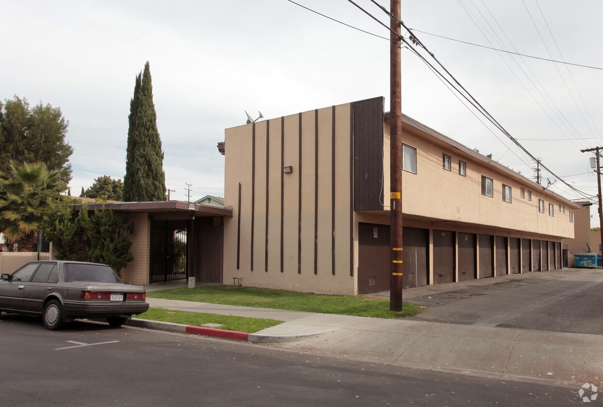 Foto principal - 6364 Cedar St