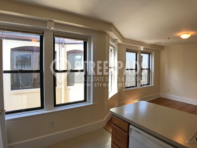 Foto del edificio - 881 Massachusetts Ave