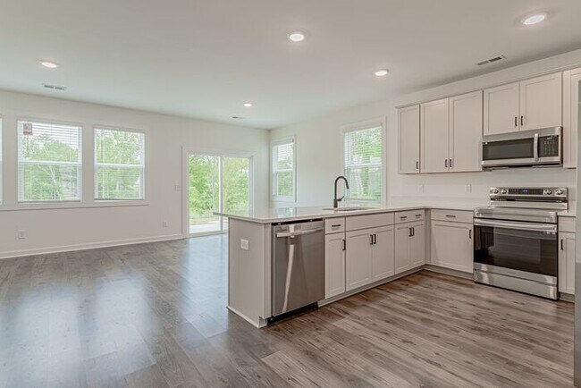 Building Photo - Brand New Townhome in Spartanburg, Pool, D...