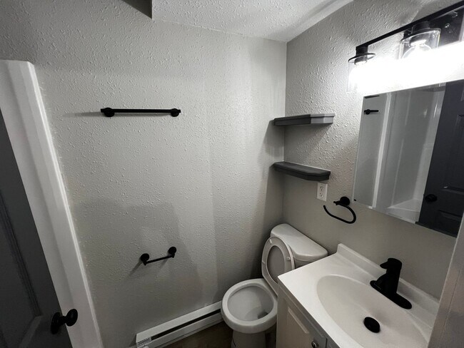 Foto del edificio - Beautiful 1 bedroom 1 Bathroom First Floor...