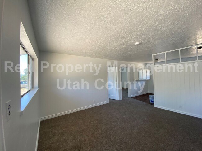 Building Photo - 1/2 OFF FIRST MONTH'S RENT