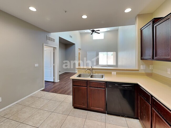 Foto del edificio - 8940 W Olive Ave