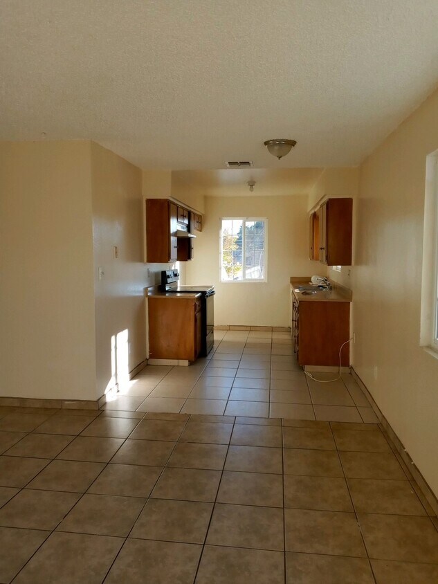 Kitchen - 337 McCord Ave
