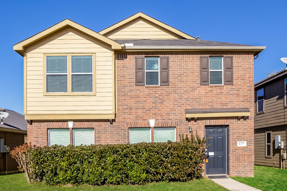 Primary Photo - 1227 Grassy View Dr