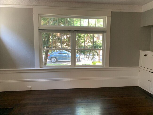Building Photo - 1509 Newlands Ave