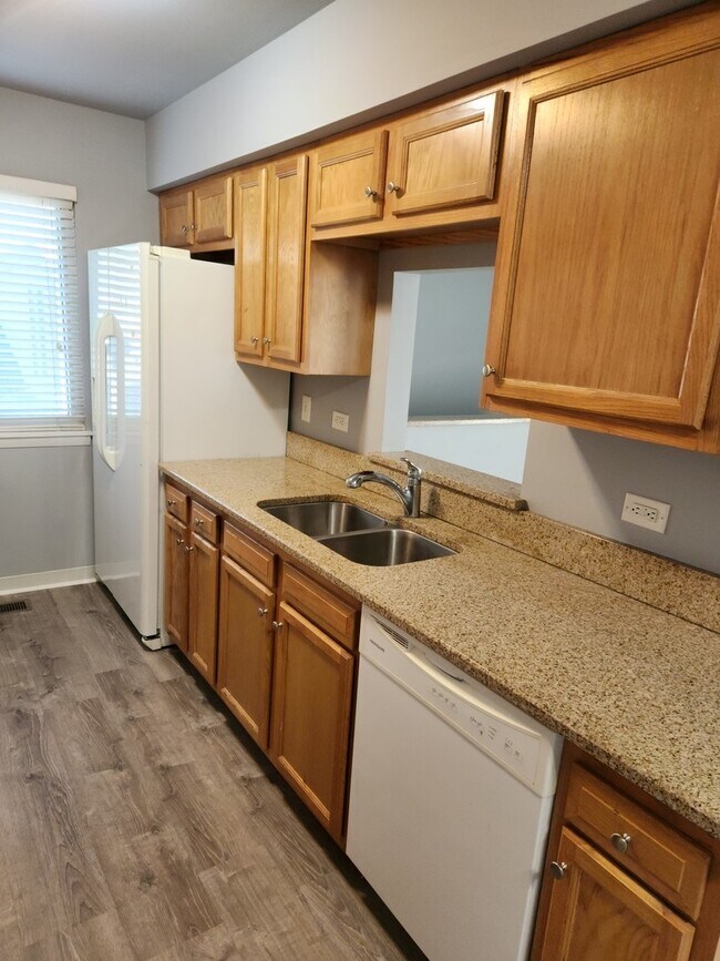 Building Photo - 1510 Cove Dr