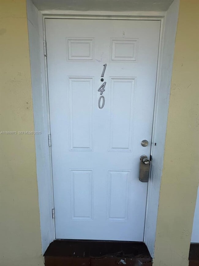 Foto del edificio - 505 NW 177th St