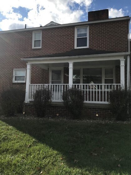 Front - 321 E Irvin Ave
