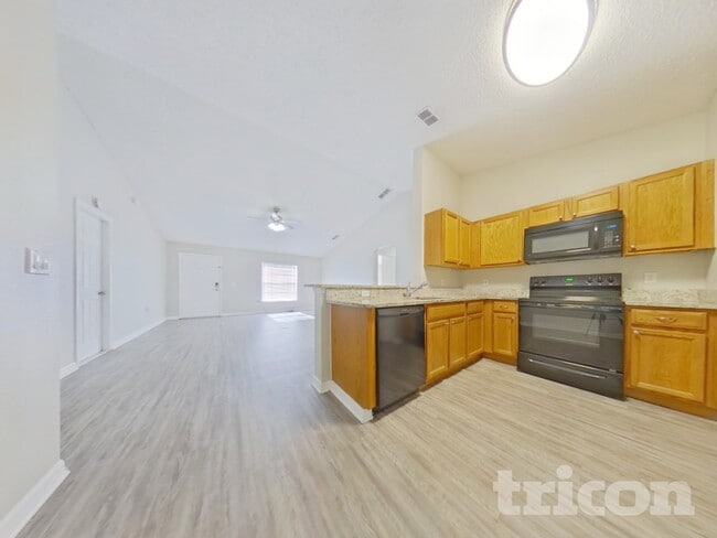 Building Photo - 3390 Shalimar Cir