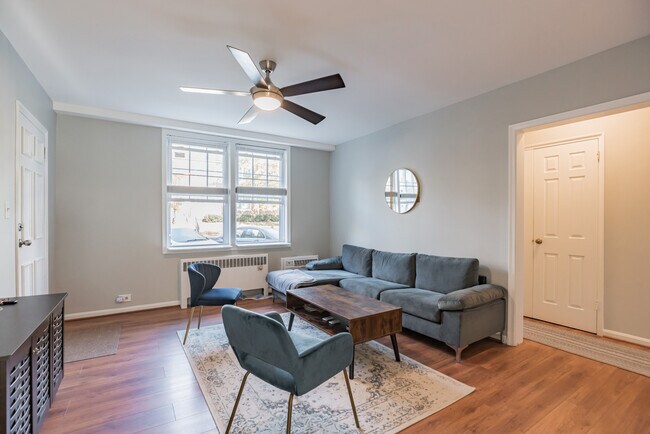Bright living room - 222 N Thomas St
