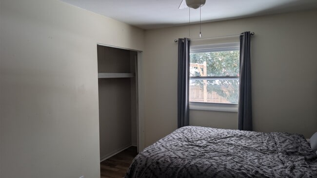 Building Photo - 2285 E Carriage Hill Dr