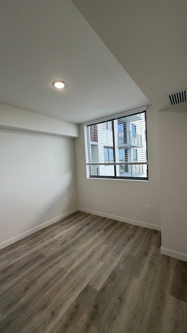 Foto del edificio - 700 NW 4th Ave