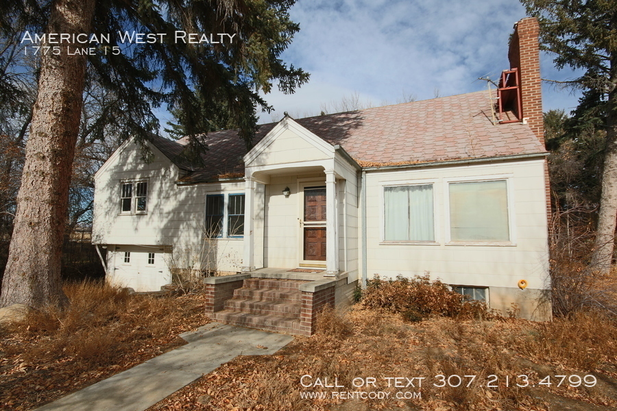 Primary Photo - Large country home