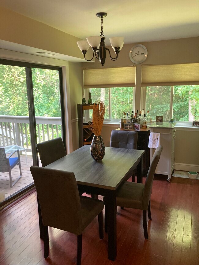 Foto del edificio - 148 Stonemeadow Dr