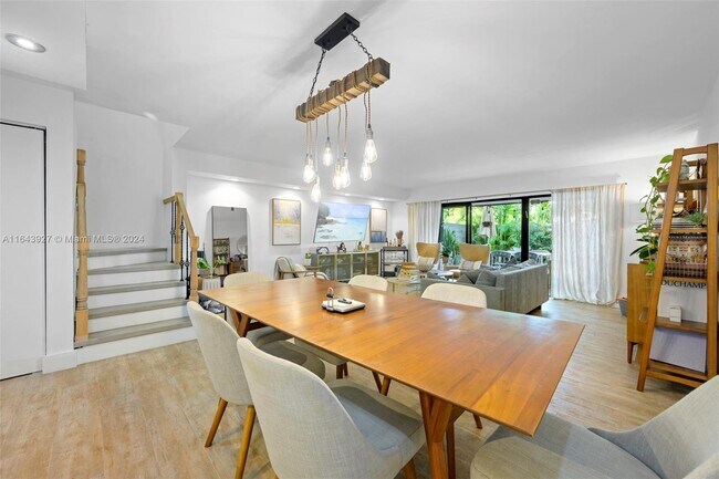 Foto del edificio - 3501 Magellan Cir