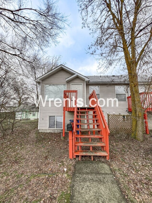 Primary Photo - Spacious Duplex!