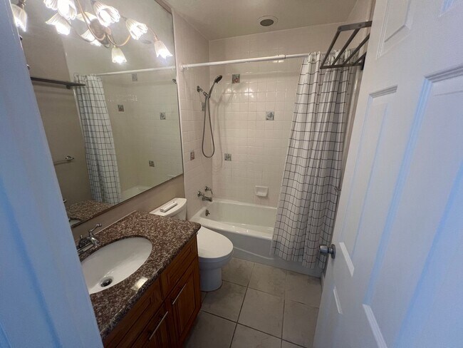 Building Photo - Upgraded 2 bed 1 bath Condo in Mountain View.