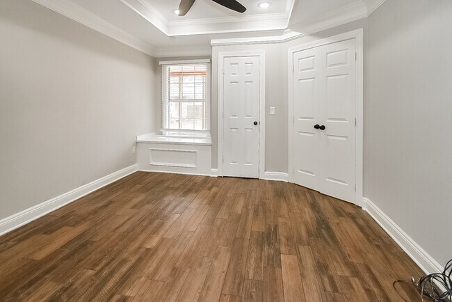 Foto del edificio - 242 Glenwood Dr