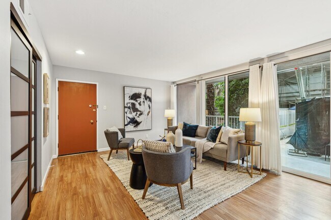 Foto del edificio - 1425 Lakeside Dr