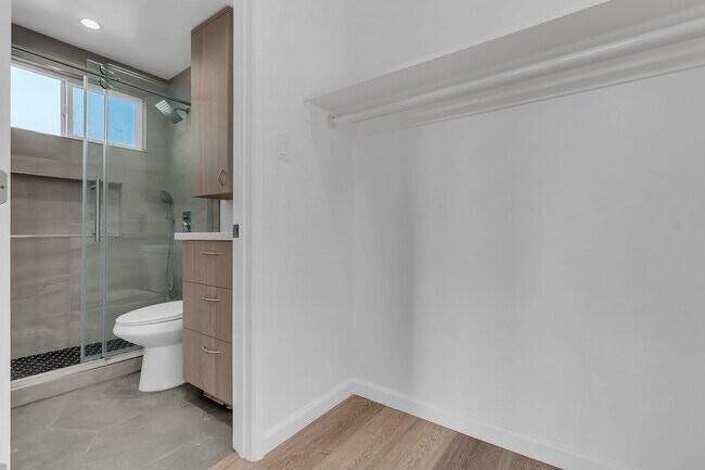 Foto del edificio - 1155 W Exposition Blvd