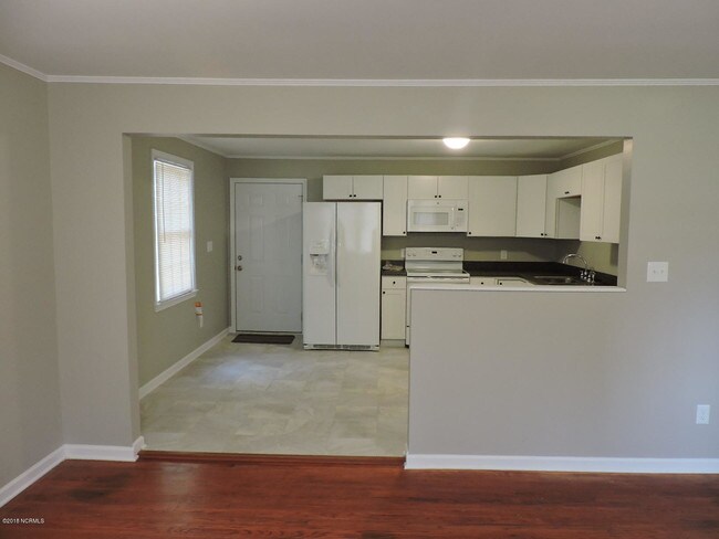 Building Photo - 224 Kenneth Blvd