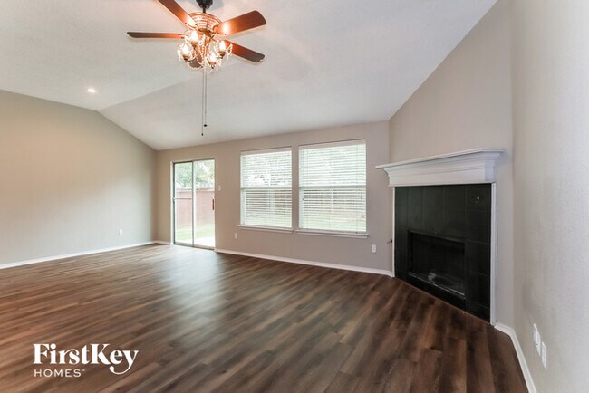 Building Photo - 813 Dayspring Dr