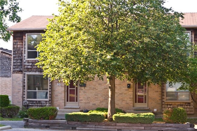 Building Photo - 295 Briarhill Av