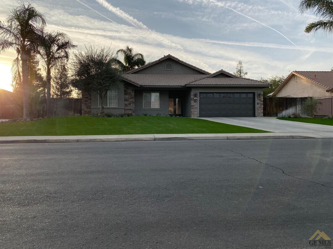 Foto del edificio - 4809 Prairie Meadows Way