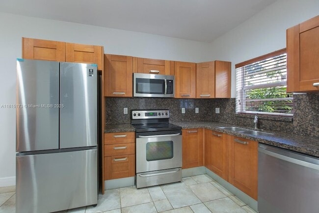 Building Photo - 2913 SW 30th Ct