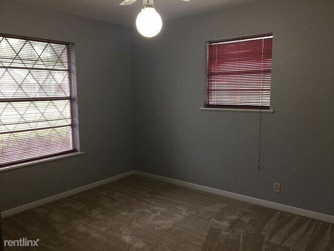 Building Photo - 3 br, 1.5 bath House - 964 Meadowlark Ln
