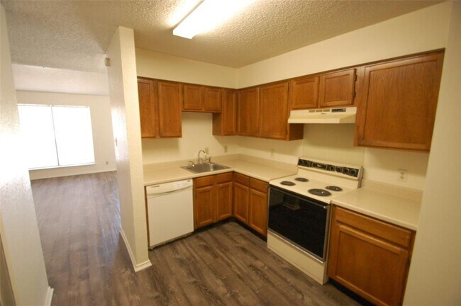 Building Photo - 408 Central Park Dr