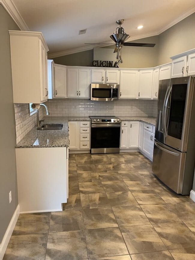 Building Photo - Location Location Location!!!