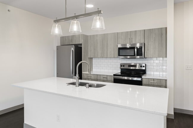 Foto del edificio - 2420 E Capitol Dr