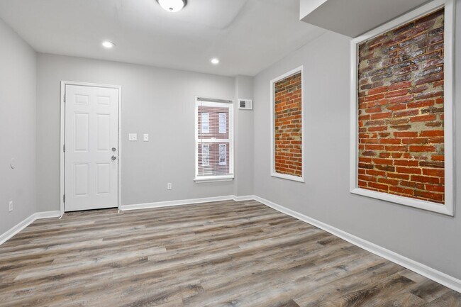 Building Photo - Fully Renovated & Fenced Backyard!