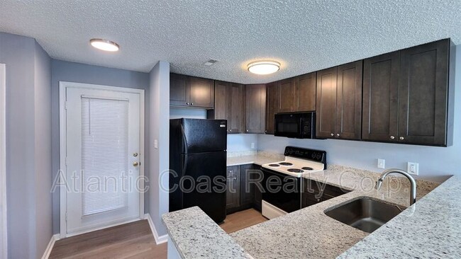Building Photo - 4197 Laurel Green Cir