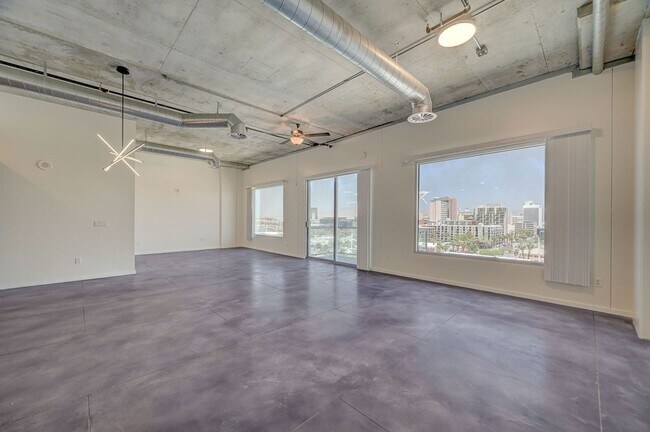 Foto del edificio - Modern Loft with City View