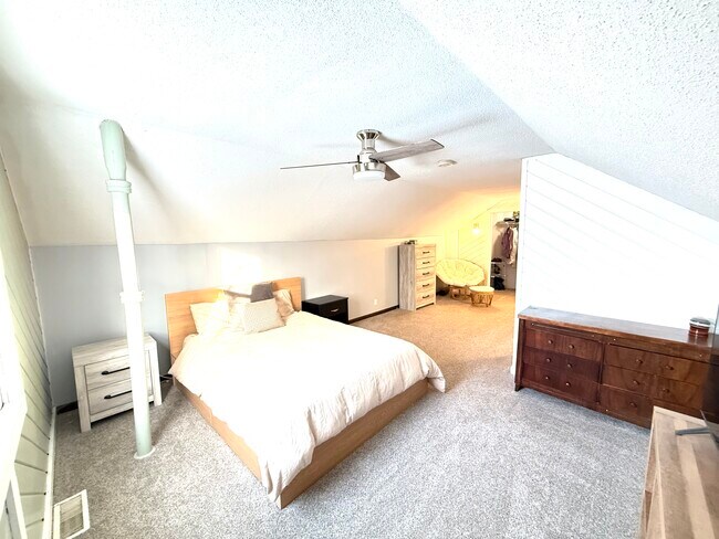 Building Photo - 5427 45th Ave N