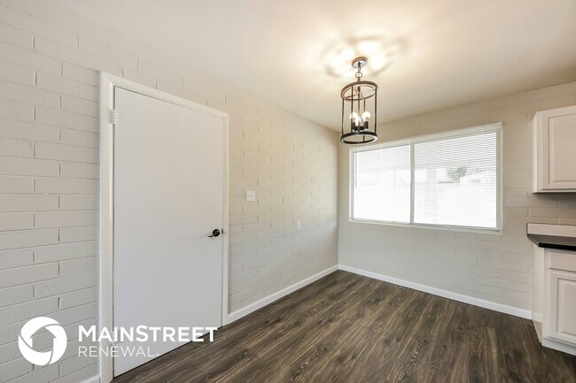 Foto del edificio - 1328 E Christy Dr