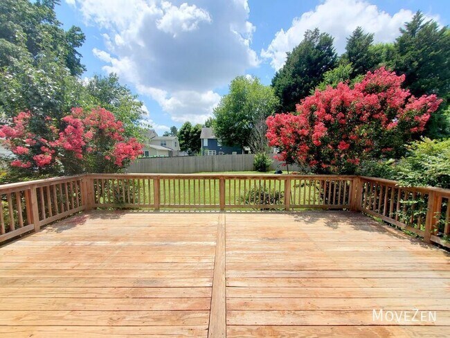 Foto del edificio - 5307 Pondfield Dr