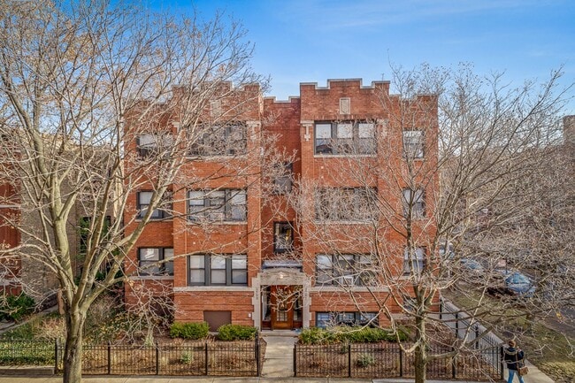 Building Photo - 1456 W Cornelia Ave