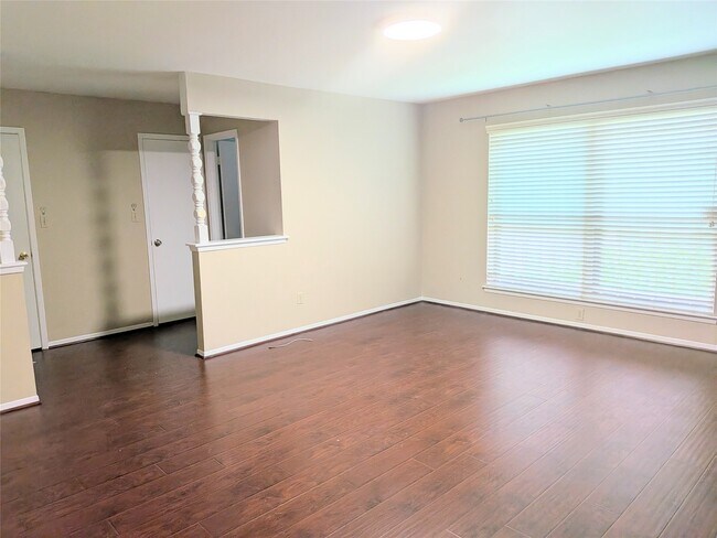 Foto del edificio - 6223 Gladewell Dr
