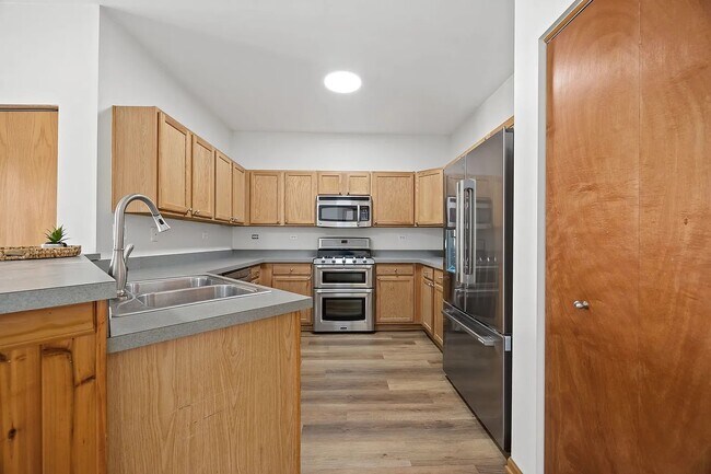 Foto del edificio - 262 Springbrook Trl S
