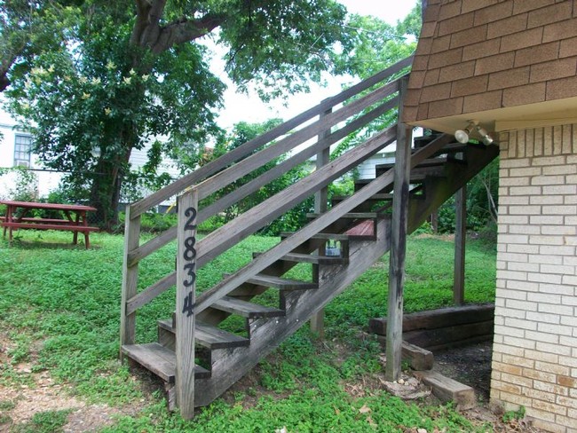 Building Photo - 2834 Sandage Ave